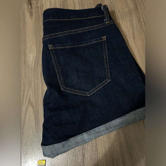 Size 8 Old Navy denim shorts - Picture 4 of 6